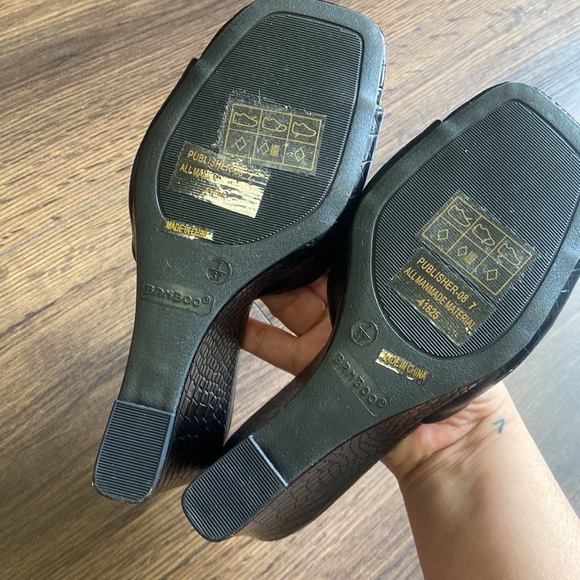 Bamboo Sandals - Picture 3 of 3